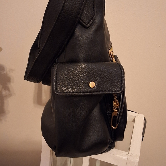 Woman's Black , NWOT, Shoulder Bag - Picture 5 of 9
